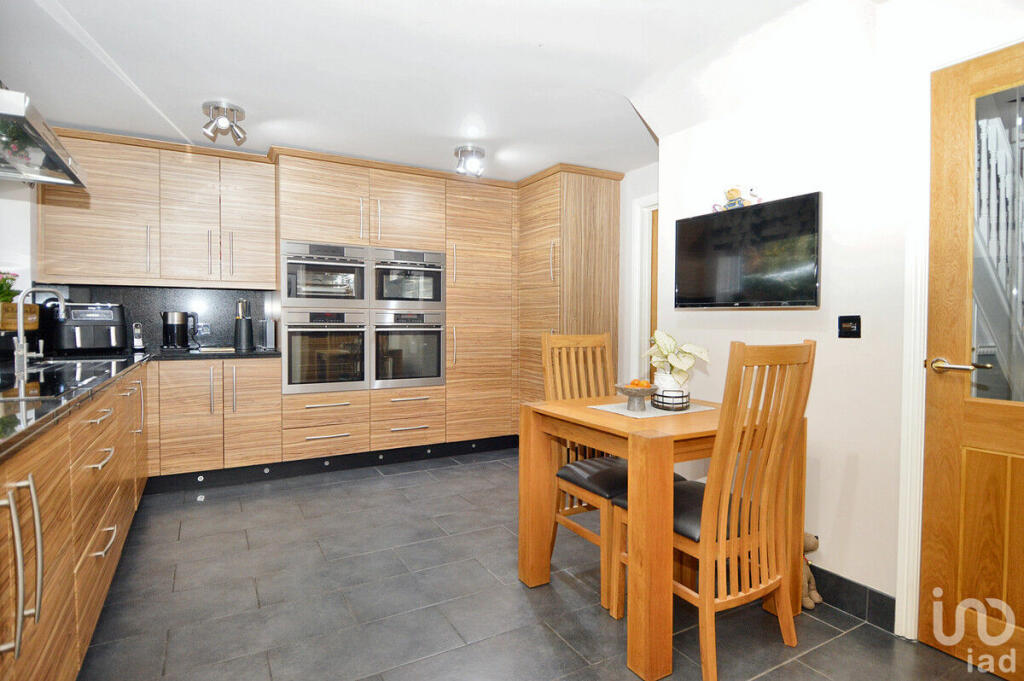 Additional property image - Bishops Walk, Cradley Heath, B64