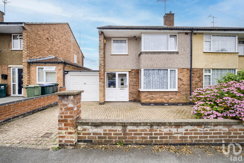 3 bedroom semidetached house for sale in Yarningale Road, Coventry, CV3