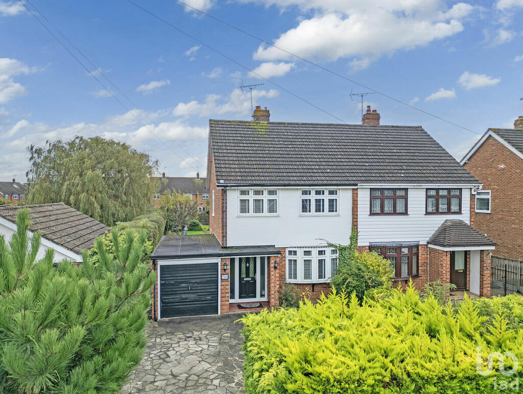 3 bedroom semidetached house for sale in Branksome Avenue, Stanfordle