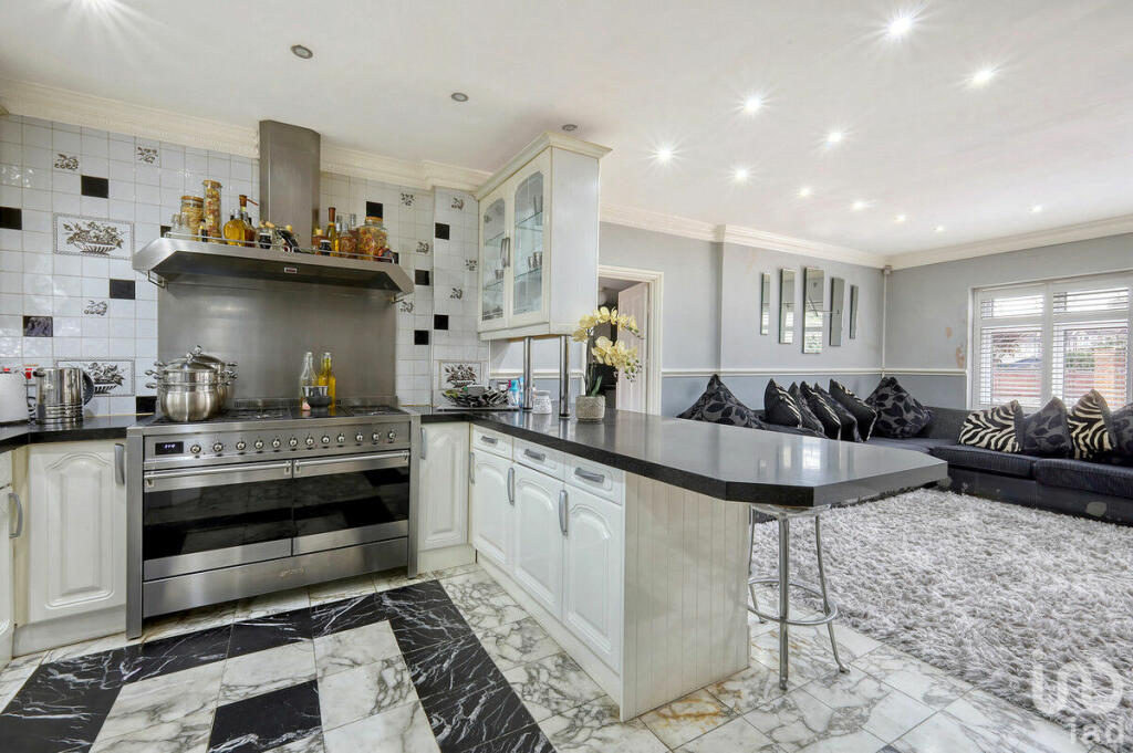 Additional property image - Normanhurst Avenue, Bexleyheath, DA7