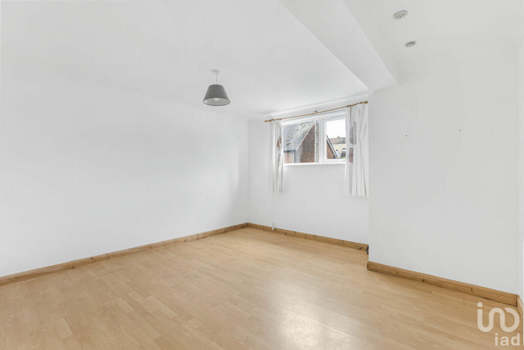 Additional property image - stoney Common, Stansted, CM24