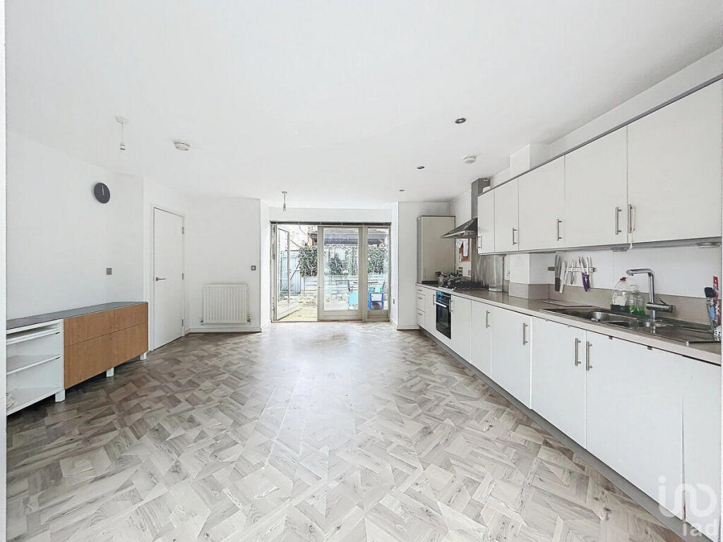 Additional property image - Allis Mews, Harlow, CM17