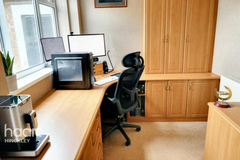 3 bedroom detached house for sale in Boyslade Road East, Burbage, LE10