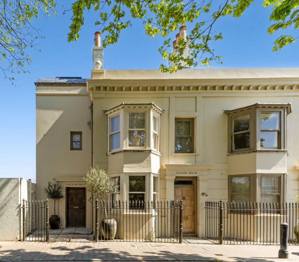 Main image of property: East Street, Shoreham-By-Sea, BN43