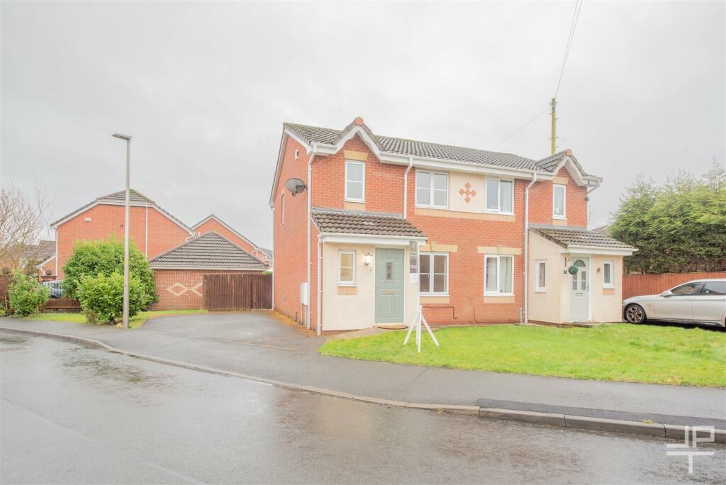 3 bedroom semidetached house for sale in Penswick Road, Hindley Green
