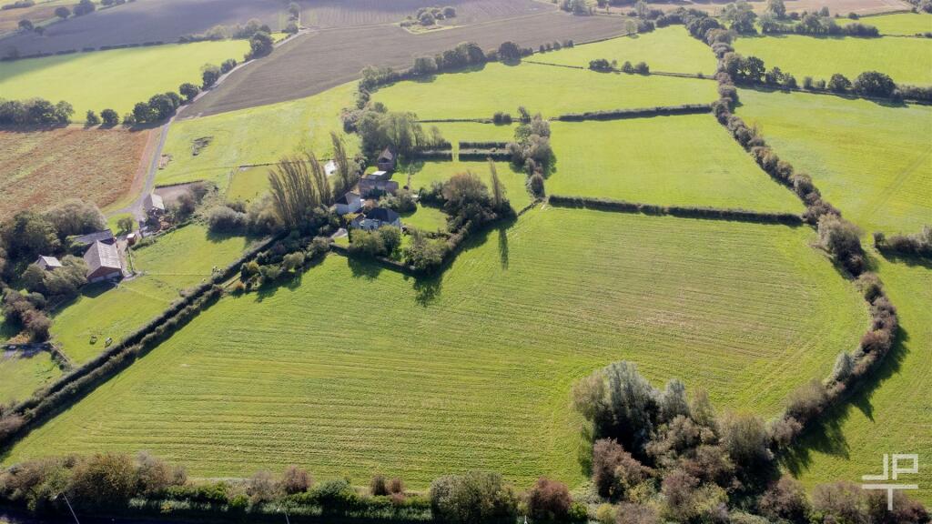 6 bedroom farm house for sale in Withins Farm, East Lancashire Road