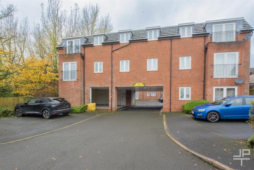 Main image of property: Heathlea Gardens, Hindley Green, Wigan, WN2 4UE