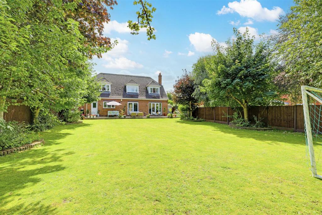 4 bedroom detached house for sale in Chartwell Grove, Mapperley, Nottinghamshire, NG3 5RD, NG3