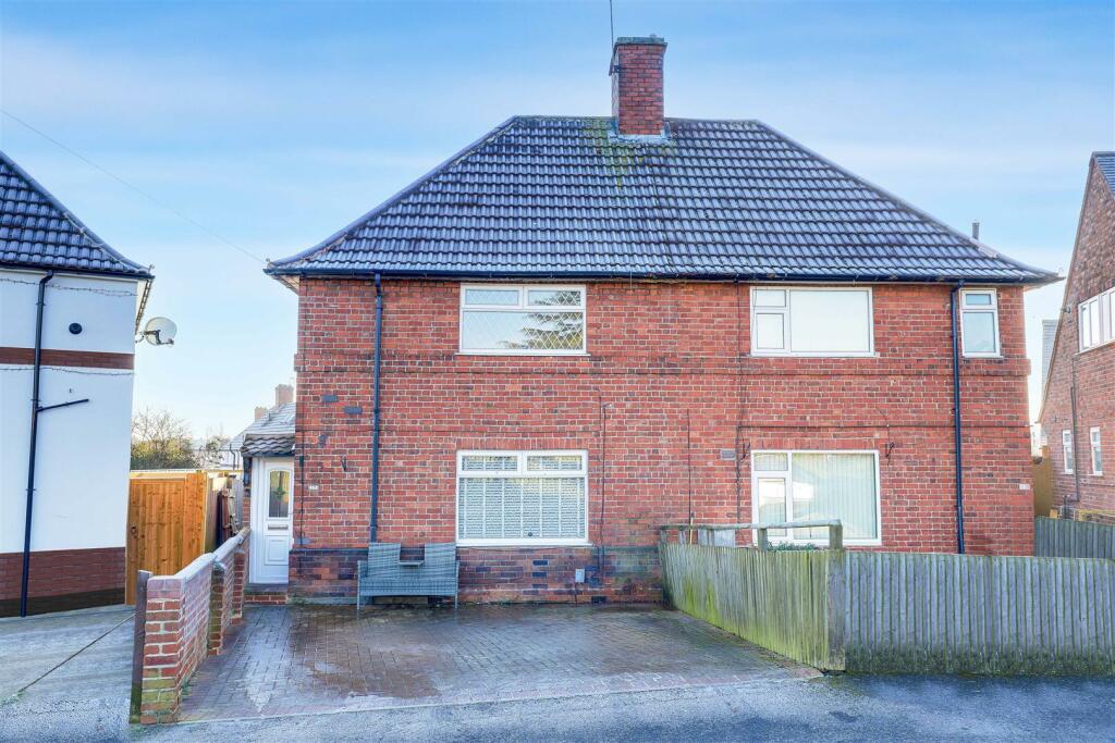 2 bedroom semidetached house for sale in Findern Green, Bakersfield