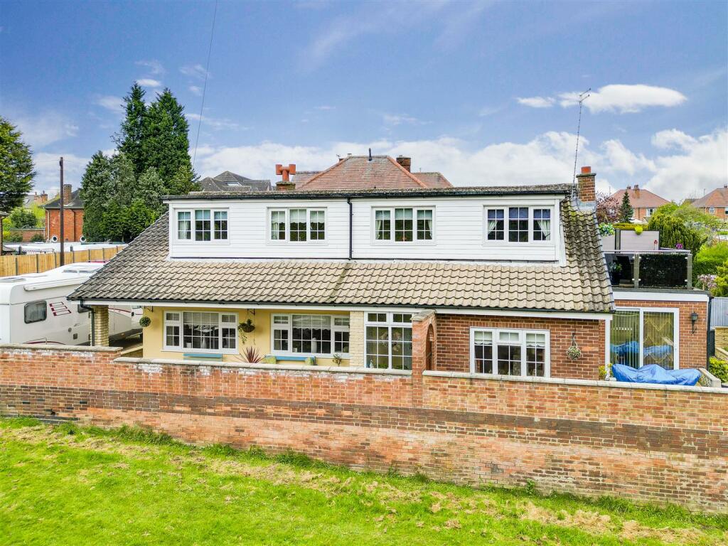 4 bedroom detached house for sale in Central Avenue, Mapperley