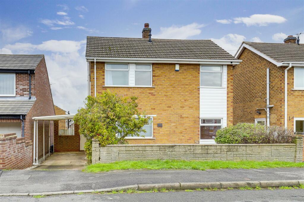 3 bedroom detached house for sale in Rufford Avenue, Gedling