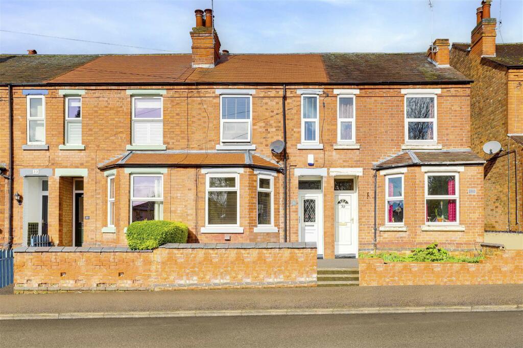 3 bedroom terraced house for sale in Priory Road, Gedling