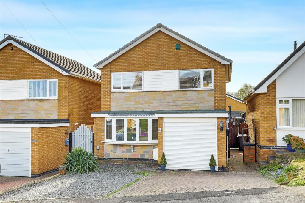 3 bedroom detached house for sale in Wykes Avenue, Gedling