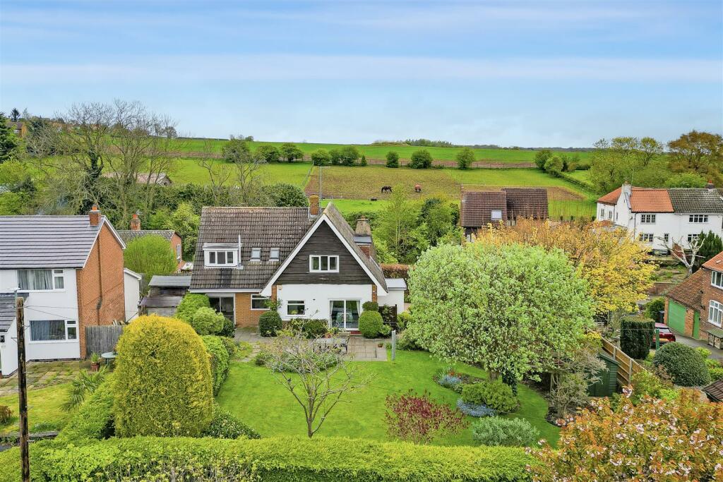 4 bedroom detached house for sale in Church Street, Lambley