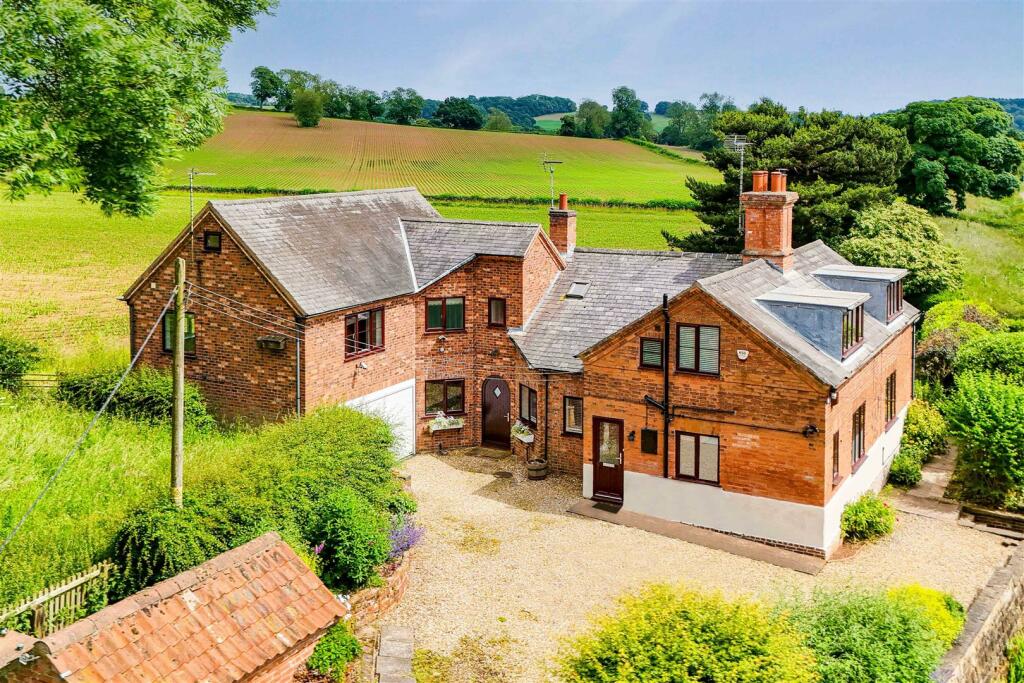 5 bedroom detached house for sale in Forest Road, Oxton, Southwell