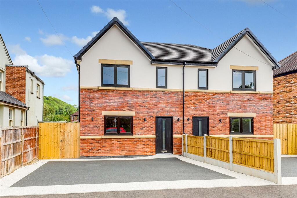 3 bedroom semidetached house for sale in Chesterfield Drive, Burton