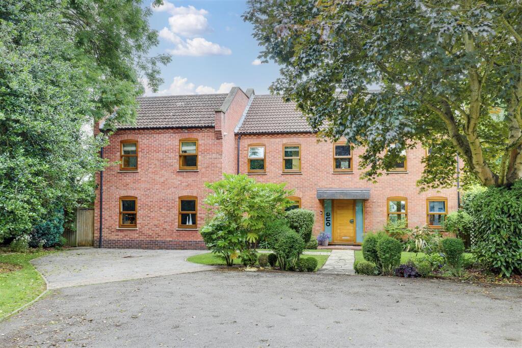 Main image of property: Private Road, Mapperley Park Borders, Nottinghamshire, NG5 4DD
