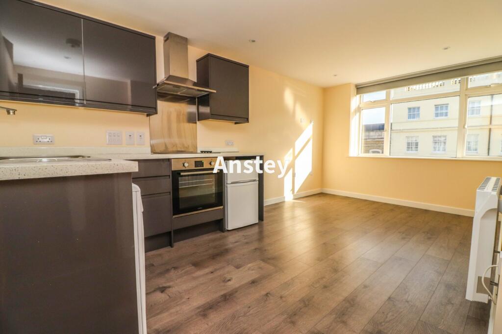 1 bedroom flat for rent in High Street, Southampton, Hampshire, SO14