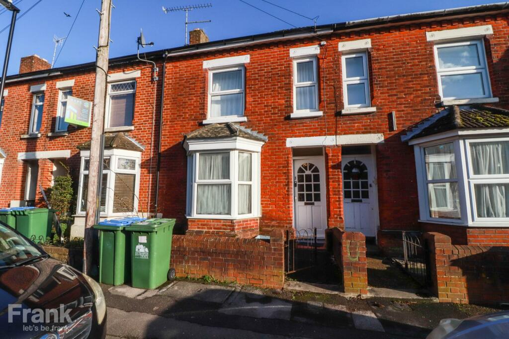3 bedroom terraced house for rent in Burton Road, Southampton, SO15