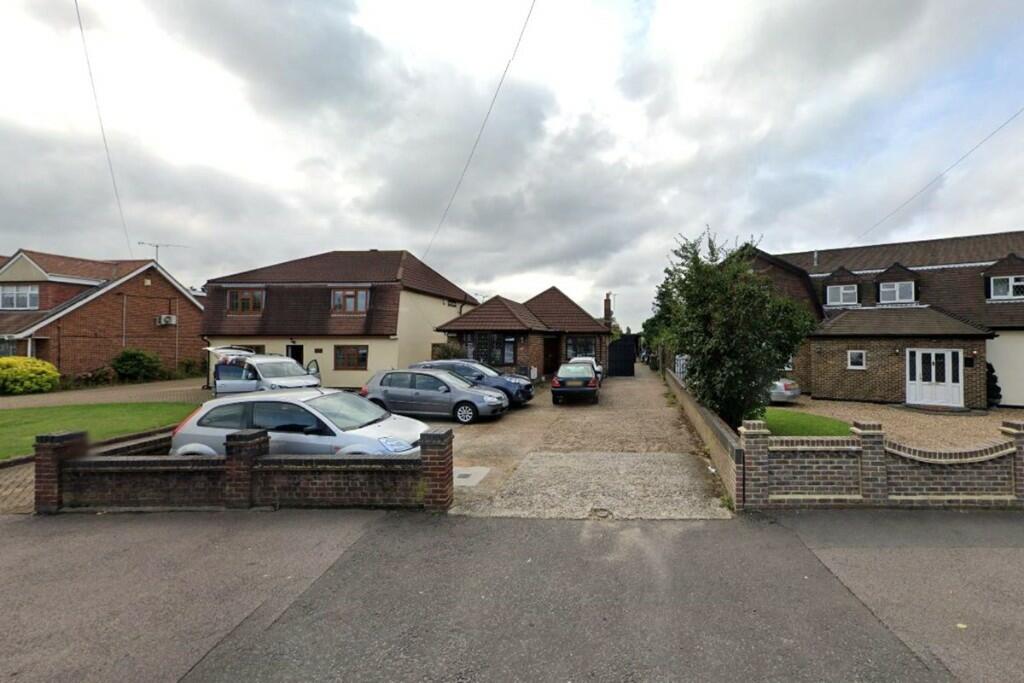 3 bedroom mixed use property for sale in Commercial Property With