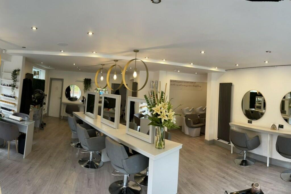 Main image of property: Hair & Beauty Salon & Accommodation - Blackley [M9 8WQ]