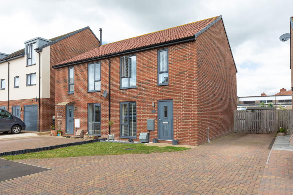 3 bedroom semi-detached house