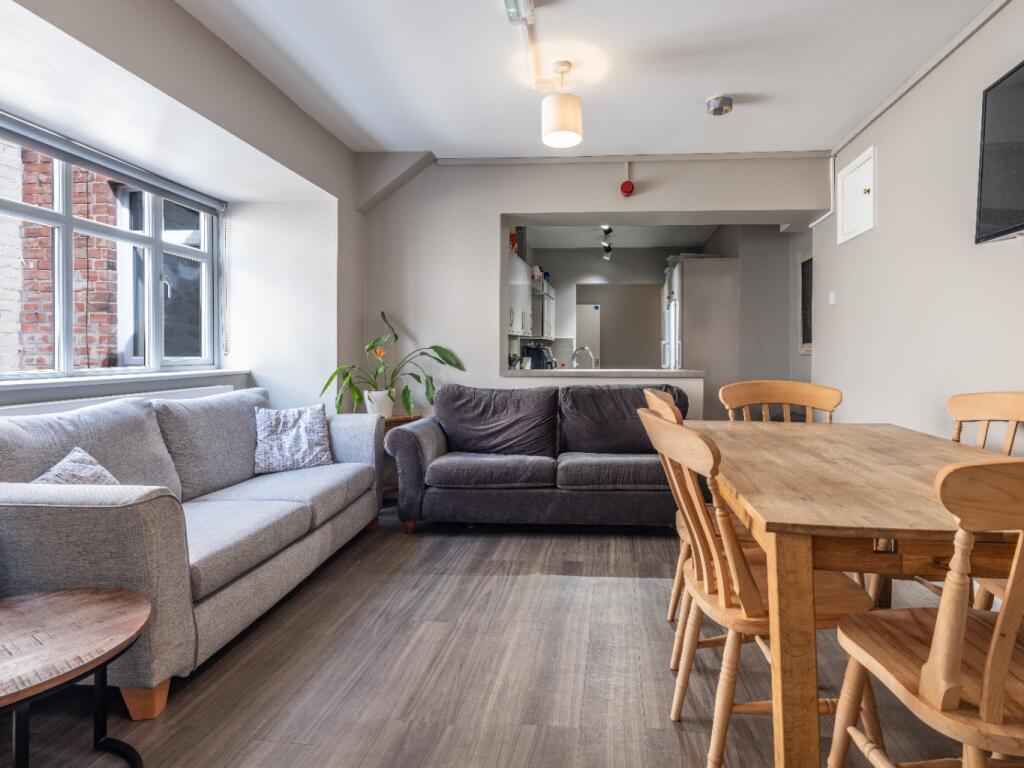6 bedroom terraced house for rent in Alexandria Crescent, Crossgate