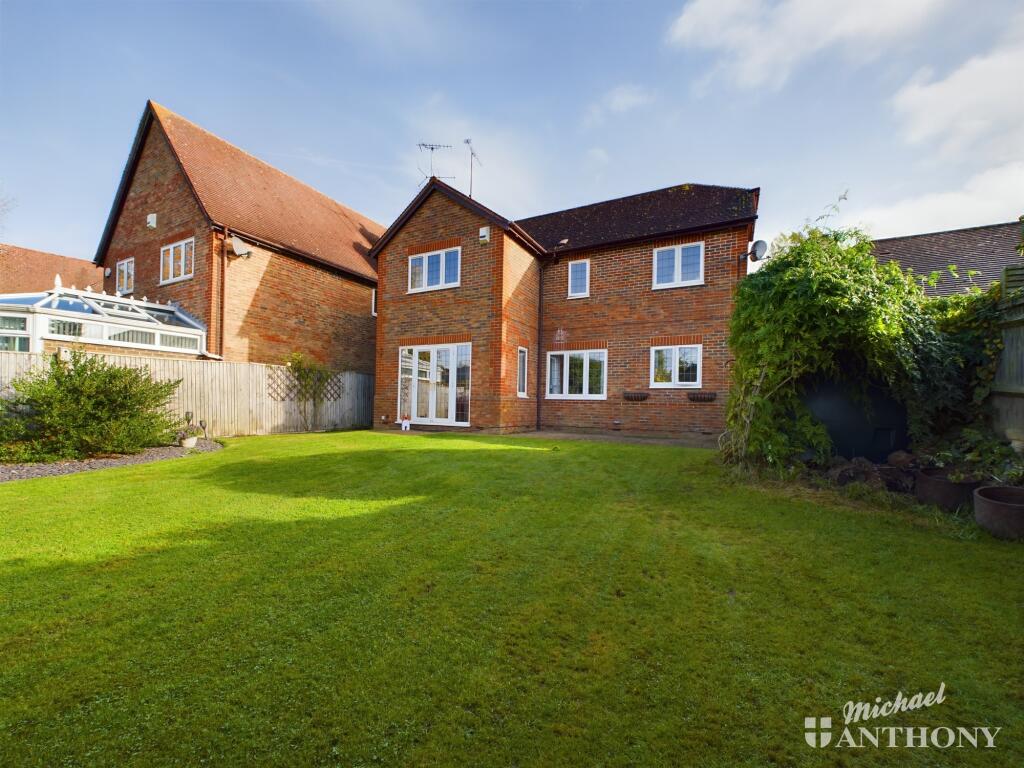4 bedroom detached house for sale in Phoebes Orchard, Stoke Hammond