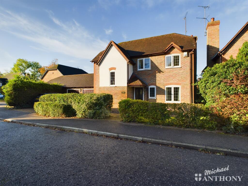 4 bedroom detached house for sale in Phoebes Orchard, Stoke Hammond