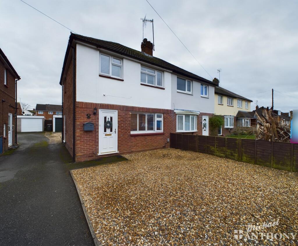 3 bedroom semidetached house for sale in Clipstone Crescent, Leighton