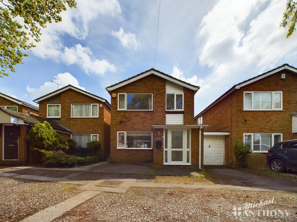 4 bedroom detached house for sale in Heath Road, Leighton Buzzard, LU7