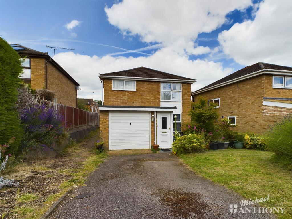 3 bedroom detached house for sale in Bideford Green, Leighton Buzzard