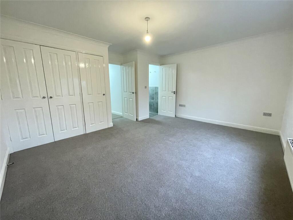 Terraced to rent on Main Street, Thorner, LS14