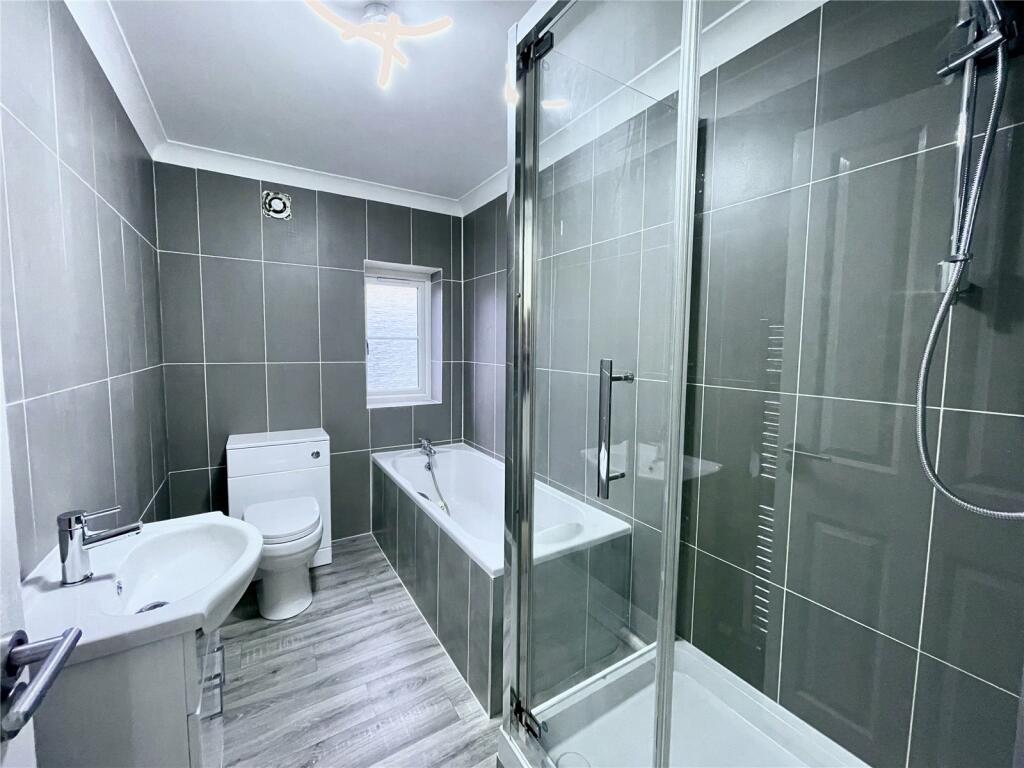 Terraced to rent on Main Street, Thorner, LS14