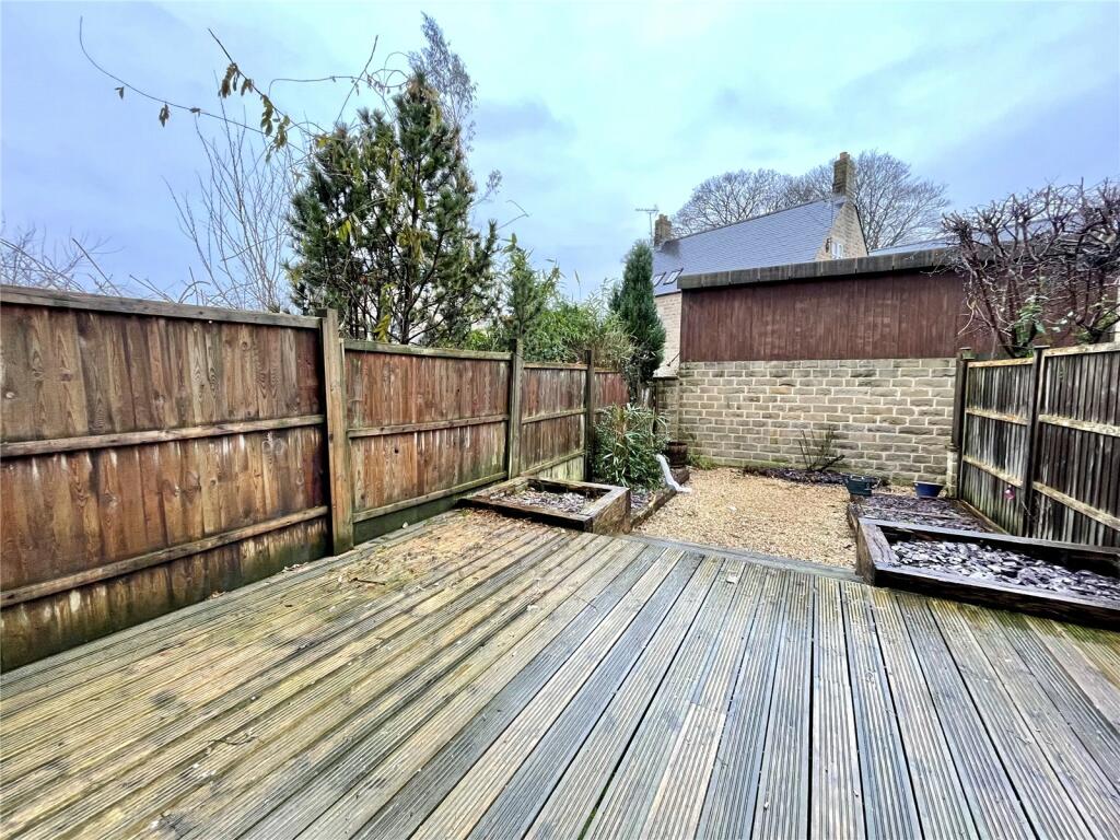 Terraced to rent on Main Street, Thorner, LS14