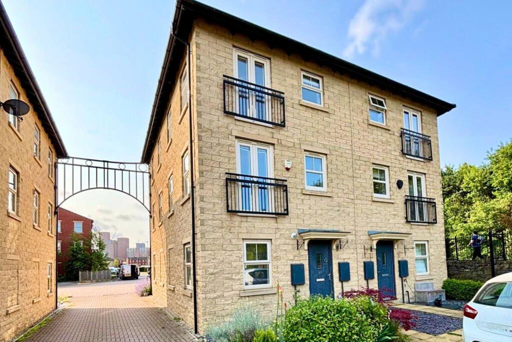 Main image of property: Holts Crest Way, Leeds, LS12