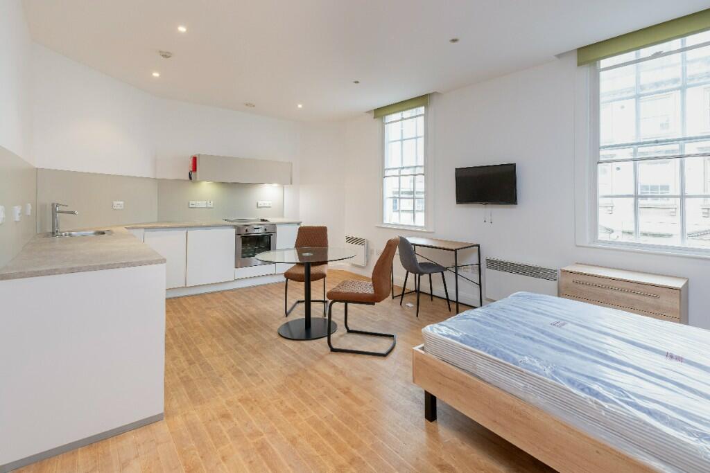 Studio flat for rent in Ambry House, St. James's Parade, Bath, Somerset, BA1