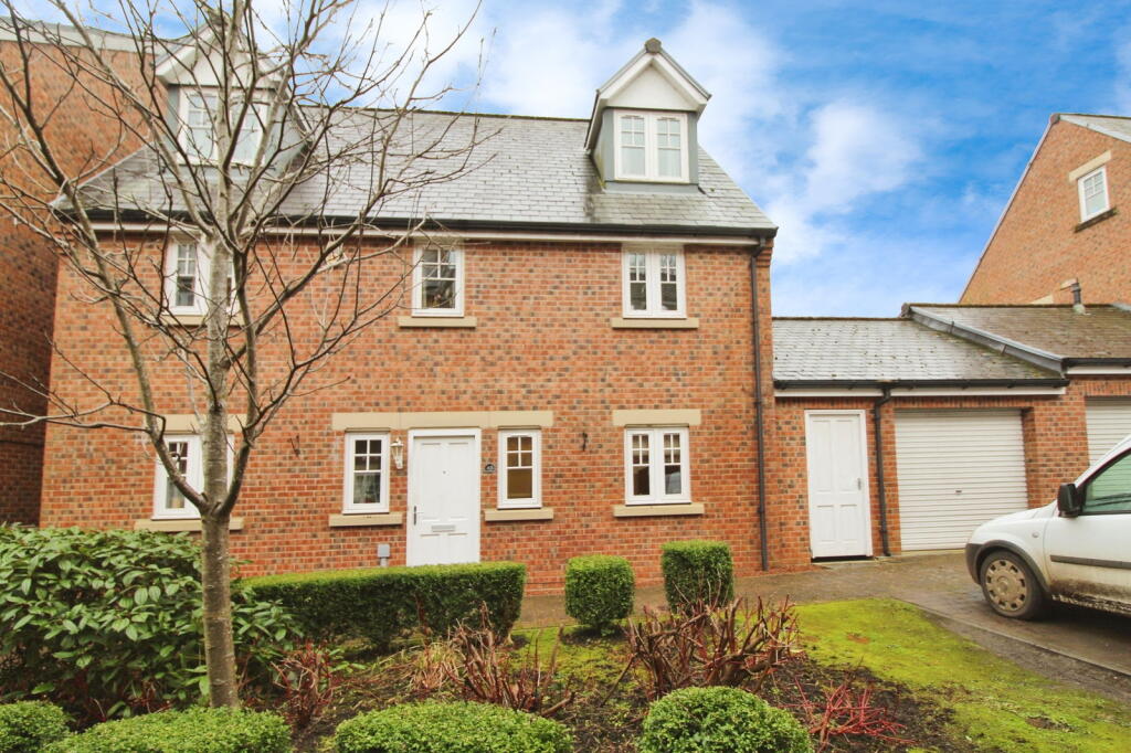 6 bedroom detached house