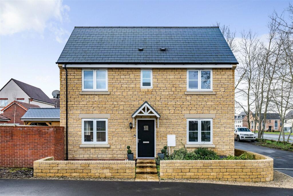 3 bedroom semidetached house for sale in Pile Place, Melksham, SN12