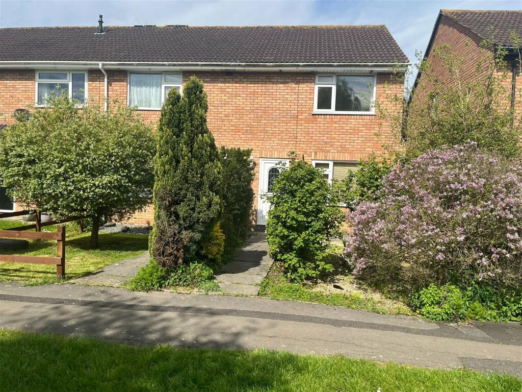 3 bedroom terraced house for sale in Mendip Close, Melksham, SN12