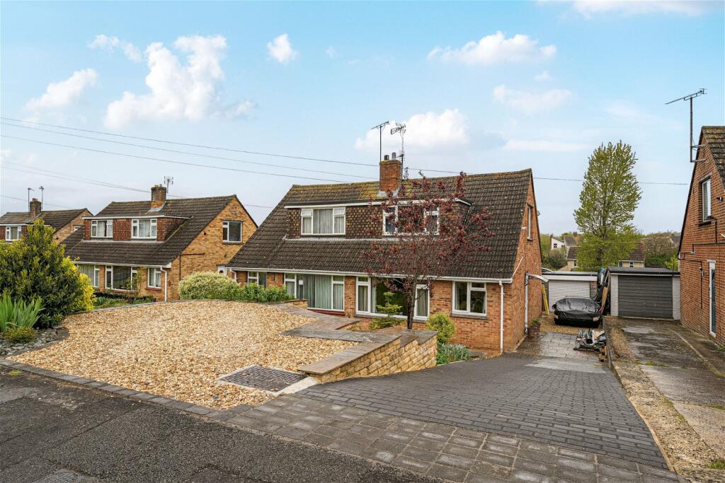 3 bedroom semidetached house for sale in Eastern Avenue, Chippenham, SN15