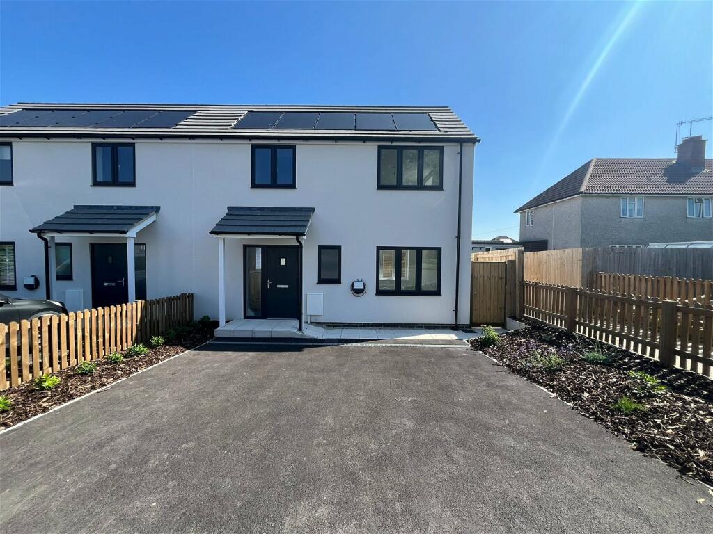 2 bedroom semidetached house for sale in The Spinney, West Lavington