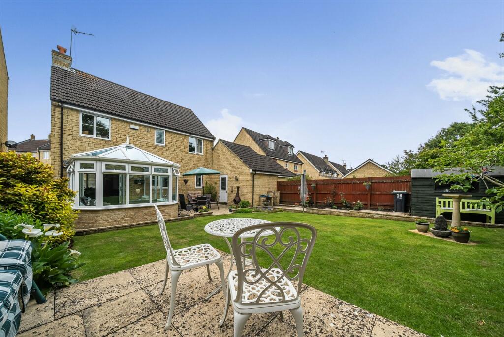 4 bedroom detached house for sale in Home Mead, Corsham, SN13