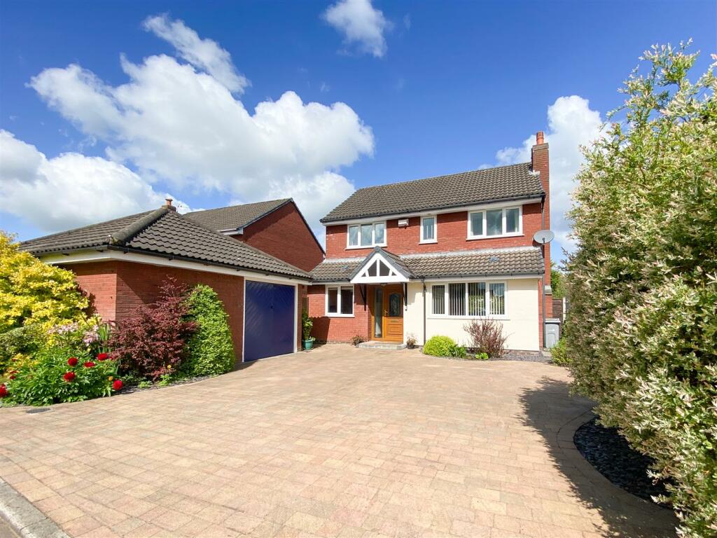 4 bedroom house for sale in Cedar Close, Middlewich, Cheshire, CW10