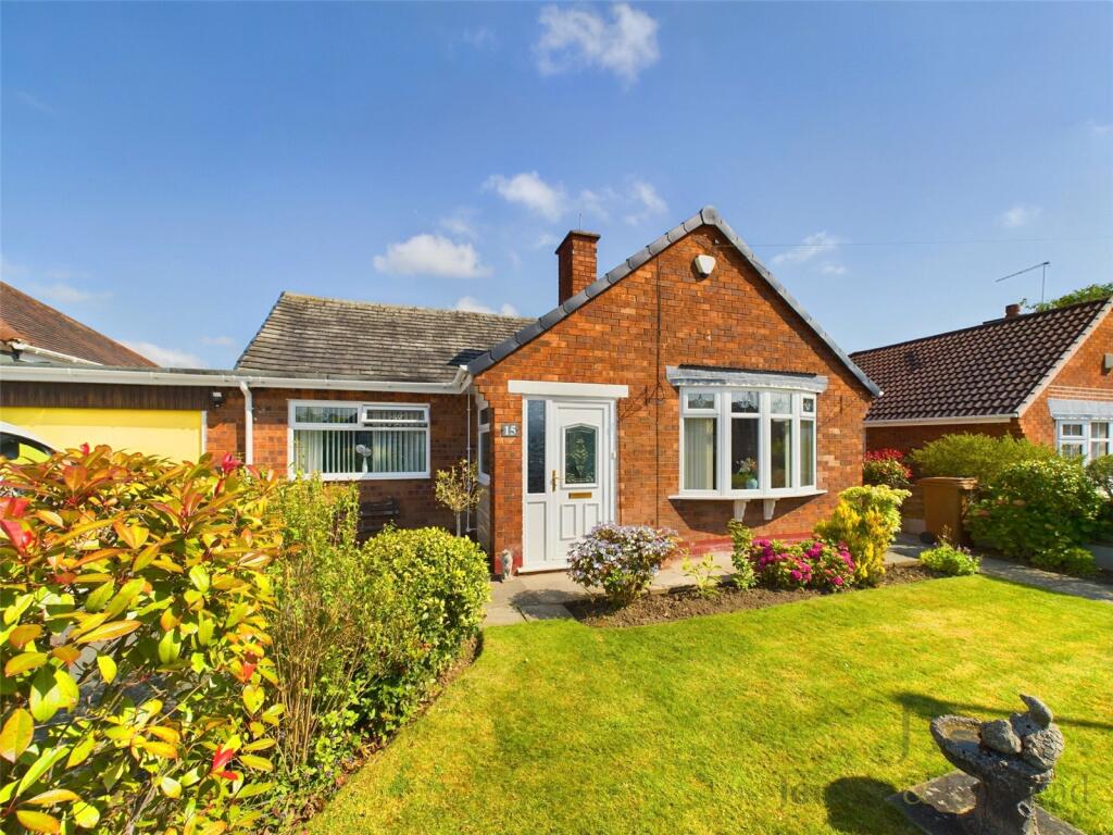 2 bedroom bungalow for sale in Orchard Close, Middlewich, Cheshire, CW10