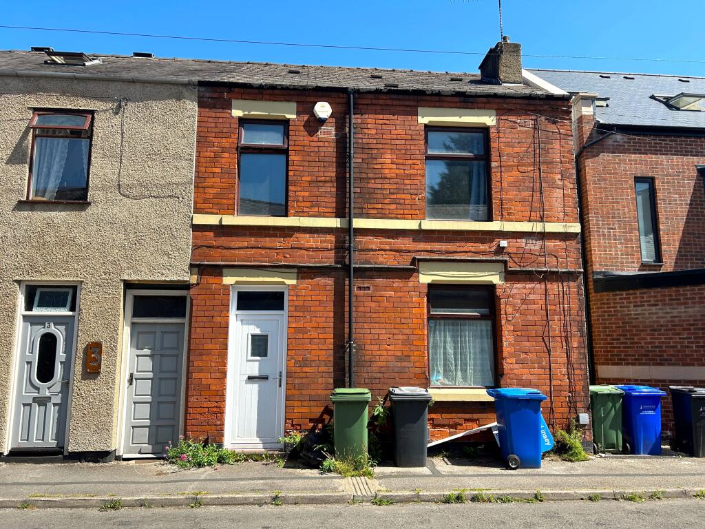 Main image of property: 1 New Hall Road, Chesterfield, Derbyshire S40 1HE
