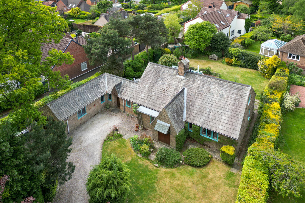 Main image of property: 10 Hockley Lane, Wingerworth, Chesterfield S42 6QG