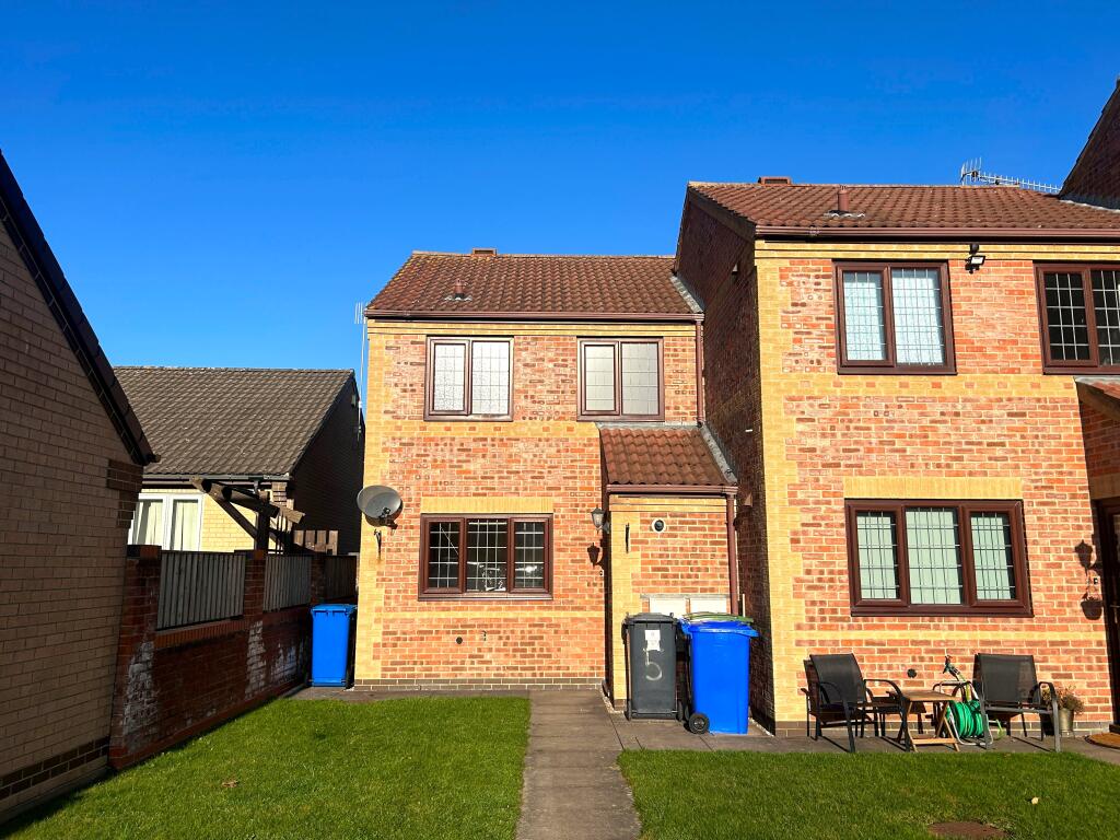 Main image of property: 5 Vincent Lane, Chesterfield, Derbyshire S40 3RA