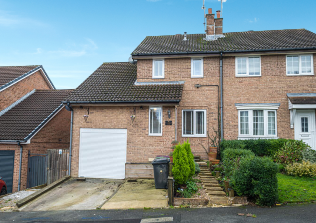 Main image of property: 18 Heathfield Close, Wingerworth, Chesterfield, Derbyshire S42 6RW