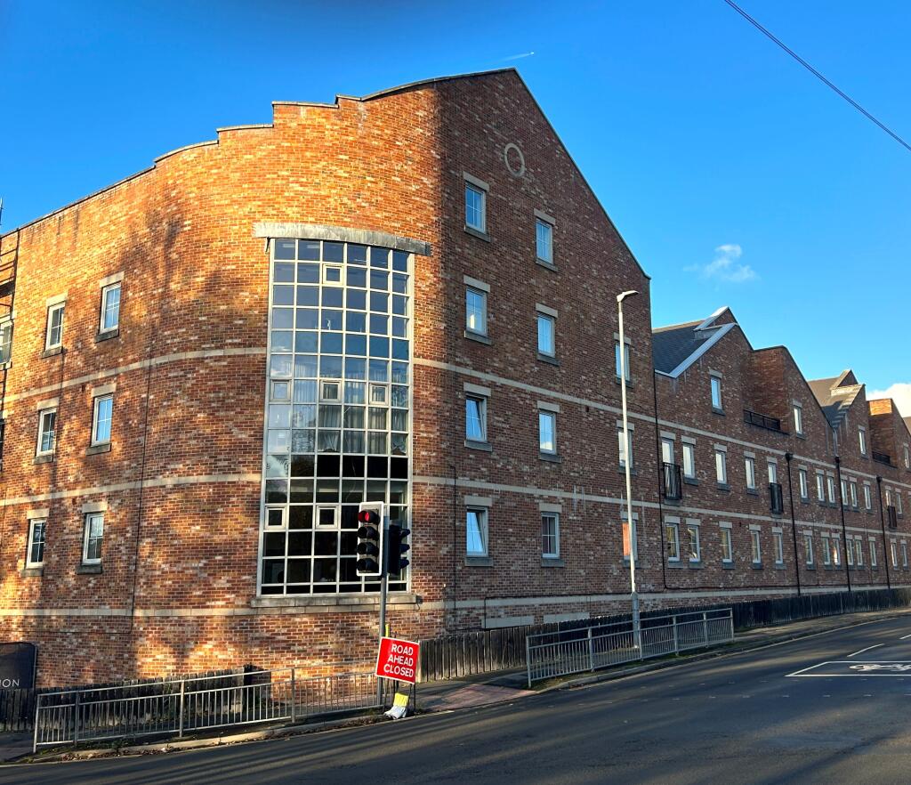 Main image of property: Apartment 302, Piccadilly Heights, Wain Avenue, Chesterfield, Derbyshire S41 0GF